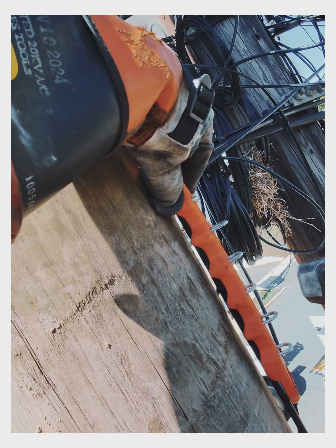 Vertical Linemen Staple Stick